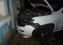 Водитель на джипе в Ставрополе въехал в кусты и сбил несовершеннолетнюю девушку