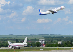 Самолет из Москвы внепланово сел в аэропорту Минеральных Вод из-за закурившего пассажира 