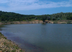 Спасатели достали из Таманского пруда тело утонувшего мужчины