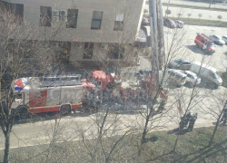 Крыша здания загорелась на улице Доваторцев в Ставрополе