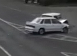 Жесткая авария на перекрестке с участием двух отечественных автомобилей в Пятигорске попала на видео