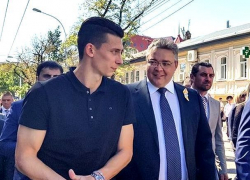 Игрок сборной России и "Спартака" Илья Кутепов побывал на празднике в Ставрополе