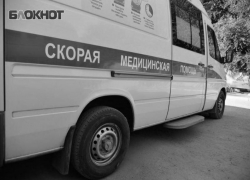 Мужчина выпал из окна многоэтажного дома на юге Ставрополя и погиб