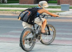 Подросток на велосипеде врезался в витрину и умер от полученных травм на Ставрополье