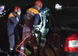 В Ставрополе спасатели вырезали из машины пострадавшего в аварии водителя