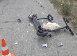 На Ставрополье водитель электросамоката попала в аварию, сломав себе обе руки 