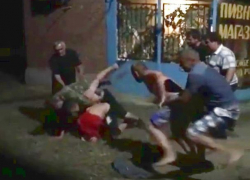 Жестокая ночная драка сельских мужчин на Ставрополье закончилась переломами ребер и черепа и попала на видео