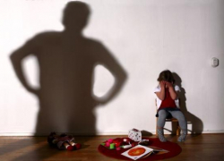 Жителя Ставрополья подозревают в изнасиловании малолетнего сына и дочери