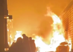 Производственный цех загорелся в Ставрополе