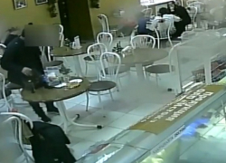 Кража денег у приятеля в кафе Ставропольского края попала на видео