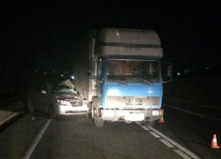 "Летевшая" по трассе на иномарке женщина-водитель погибла в столкновении с грузовиком в Ставропольском крае