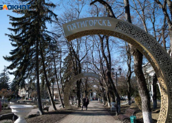 Сосед-неадекват избил и обокрал девушку во время романтической прогулки в Пятигорске 