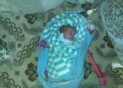 Пятигорск взбудоражили нашедшие новорожденную девочку бомжи 