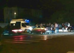 Автомобиль сбил женщину на пешеходном переходе в Ставрополе