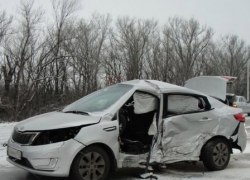 На трассе Ставрополь-Батайск столкнулись две легковушки