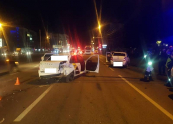 Пассажирка такси пострадала из-за аварии в Ставрополе 