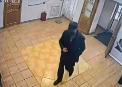 Пенсионер в маске пытался ограбить банк в Ставрополе из-за набранных долгов