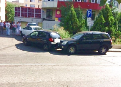 Смерть водителя от сердечного приступа привела к серьезному тройному ДТП в Ставрополе