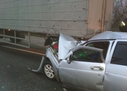 Уснувший водитель "легковушки" на высокой скорости врезался в КамАЗ на Ставрополье