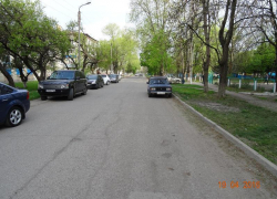 В Георгиевске водитель "Ниссана" переехал двоих подростков