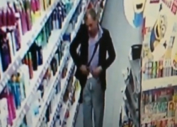 У скандально знаменитого снявшего трусы покупателя появился попавший на видео лысый последователь в Ставрополе