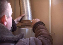 Женщина с дочерью задохнулись угарным газом из неправильно установленного хозяином квартиры водонагревателя на Ставрополье