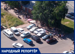 «Это что за насмешки»: жители улицы Тухачевского страдают от незаконного рынка