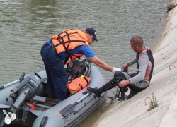 Молодой купальщик попал в сильное течение на реке и стал тонуть в Ставропольском крае