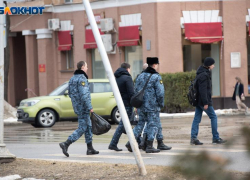 «Я тебя вырублю сразу»: продавец овощей и ягод в Ставрополе пригрозил полицейскому из-за изъятия товара