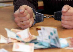 На Ставрополье начальник цеха четыре года получал зарплату за свою неработающую жену