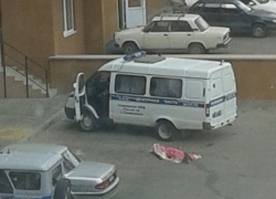 Молодой парень выпал с 16 этажа высотки