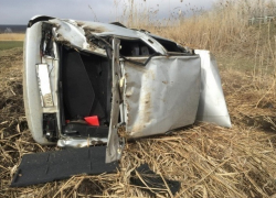 В Петровском районе несколько автомобилей врезались в деревья 