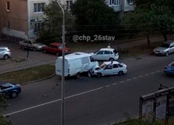 Лада жестко «бортанула» «Газель» на одной из улиц Ставрополя