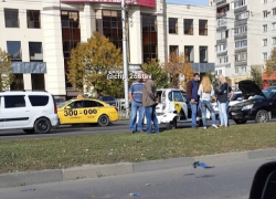 «Случайность?»: два ДТП на одном участке дороги попали на видео в Ставрополе