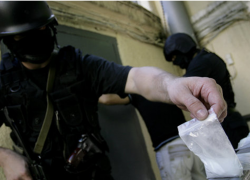 Сотрудник УГРО на Ставрополье подкинул наркотики местному жителю