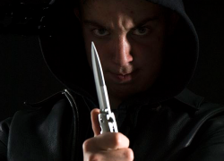 На Ставрополье двое шантажистов заставили несовершеннолетнюю вступить с ними в интимные отношения