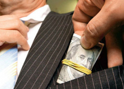 Житель Новопавловска хотел подкупить полицейского