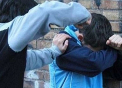 Два малолетних "гопника" грозились зарезать подростка за 50 рублей и телефон на Ставрополье 