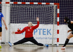 Гандболистки «Ставрополья» на своем паркете подарили победу ижевским «студенткам»