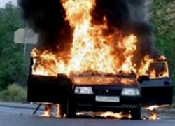 Автомобиль загорелся на ходу на трассе Ставрополья