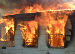 Ставропольские пожарные вынесли из горящего дома инвалида с парализованными ногами