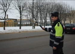 Водитель сбил двух полицейских в Предгорном районе