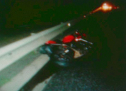 Мотоциклиста увезли в операционную после столкновения с КамАЗом на ночной трассе на Ставрополье 