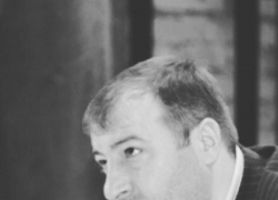 Власти КЧР никак не комментируют скандал вокруг депутата «Единой России»