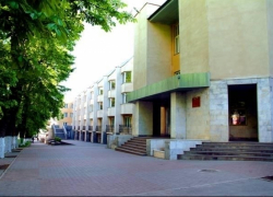 Директора ставропольской гимназии №25 уволили с должности