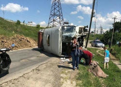 Автобус с пассажирами наехал на оползень и перевернулся на Ставрополье - есть пострадавшие