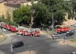 В Ставрополе у перинатального центра собрались пожарные машины