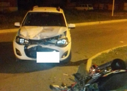 Парень и девушка на скутере попали в больницу после столкновения с нарушившей ПДД «Грантой» на Ставрополье