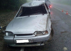 Пьяный лихач без прав перевернул на дороге ВАЗ и в улетел в кювет под Ставрополем