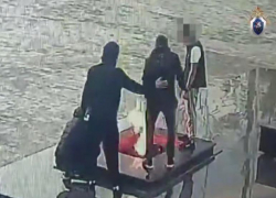 Потоптавшимся на Вечном Огне в Невинномысске фигурантам продлили срок ареста